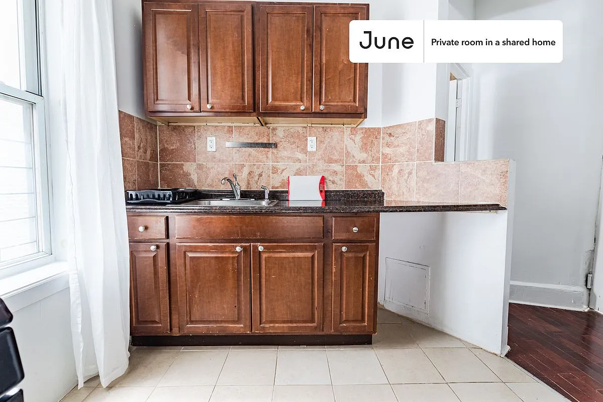 Full bedroom in 3 bed/1 bath home in Central Harlem #1681 C — Photo 4