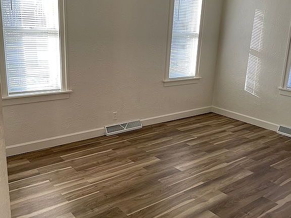 5th image of 1427 E Milham Ave