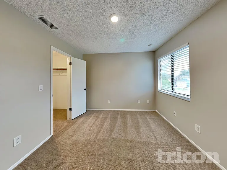 419 E Springtree Way — Photo 10