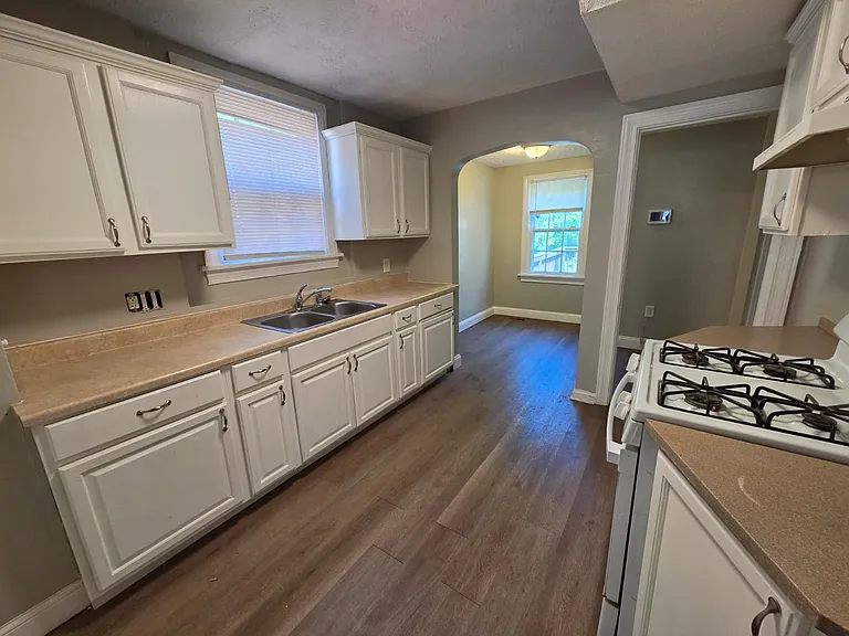 1405 Villa Dr — Photo 7