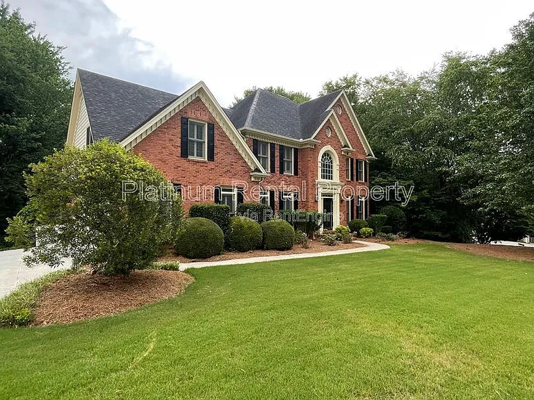 870 Ingleside Dr — Photo 3