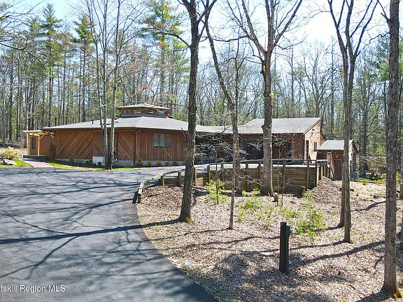 3rd image of 93 Phillips Road