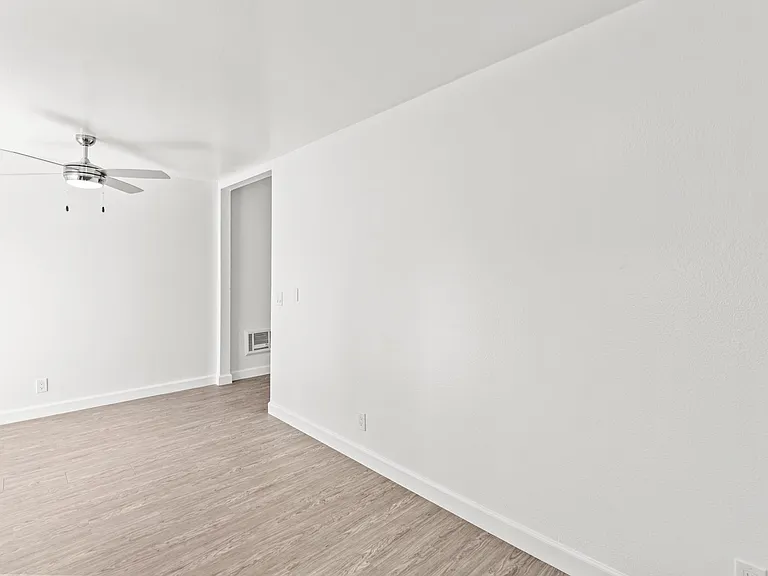 Greenbrier Apartments — Photo 20