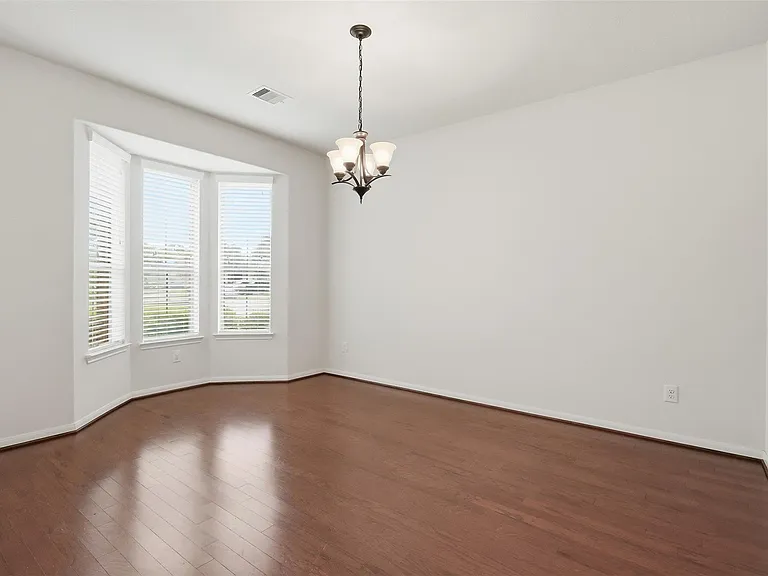 1911 Vale Brook Dr — Photo 5