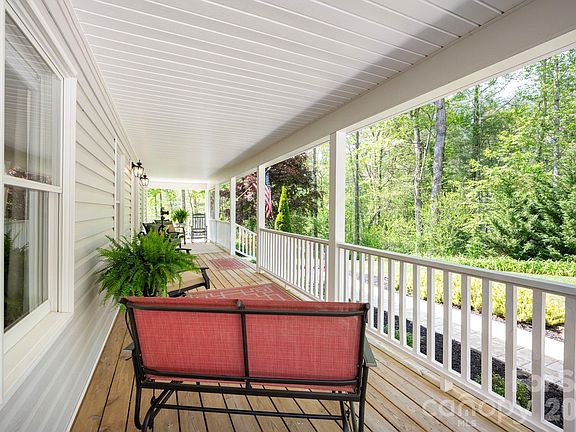 5th image of 29 Blueberry Ln