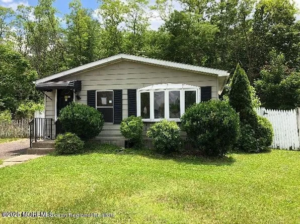 72 Deer Way, Manalapan, NJ 07726