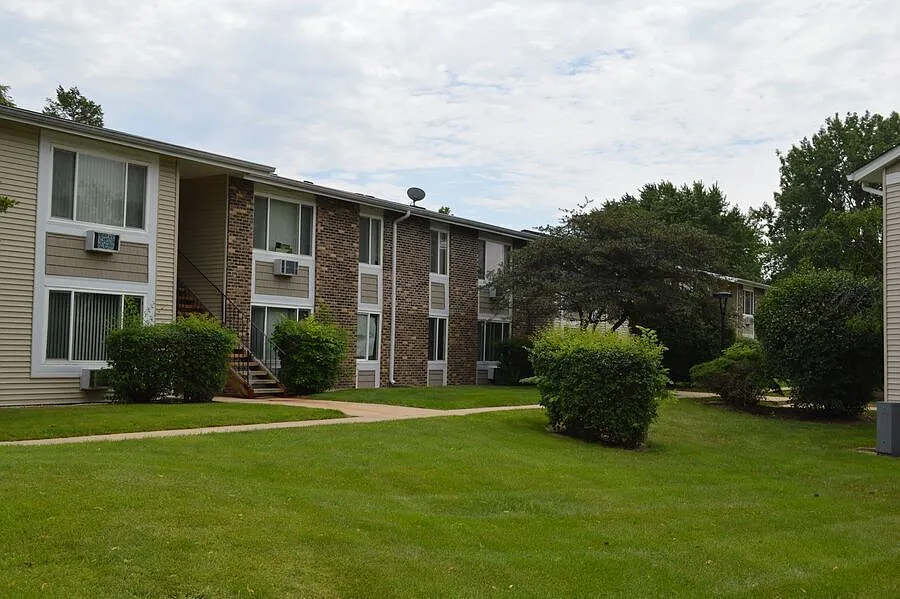 Building Photo - 1400 Light Rd #210