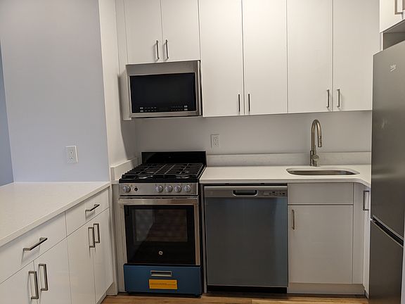 2nd image of 441 W 50th St APT 2E