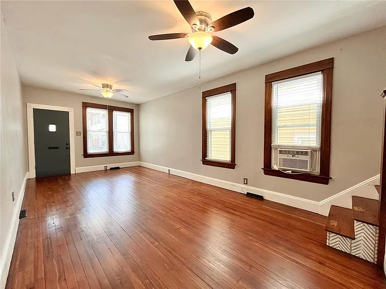 708 Pardee St — Photo 4
