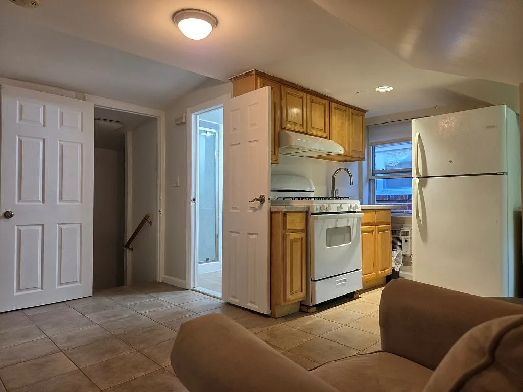 1 bed, 900 sqft, $1,950 — Photo 4