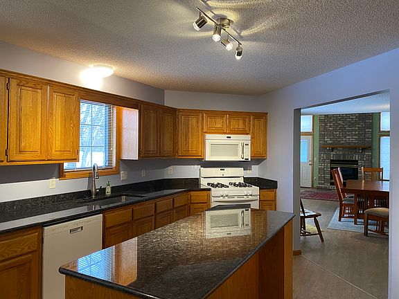 5th image of 2042 Holloway Ave E