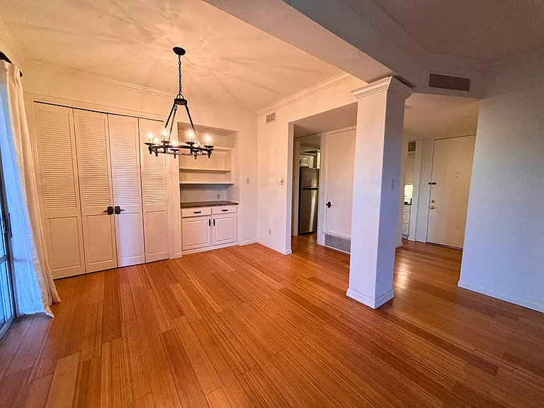7709 Broadway #323 — Photo 10