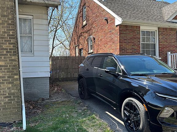 4th image of 20489 Andover St