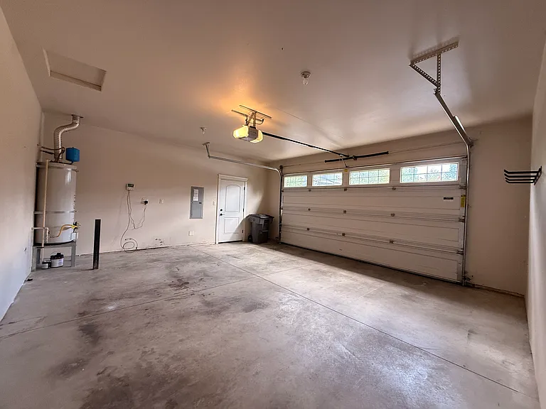 2626 NE Hawthorne Cir — Photo 25