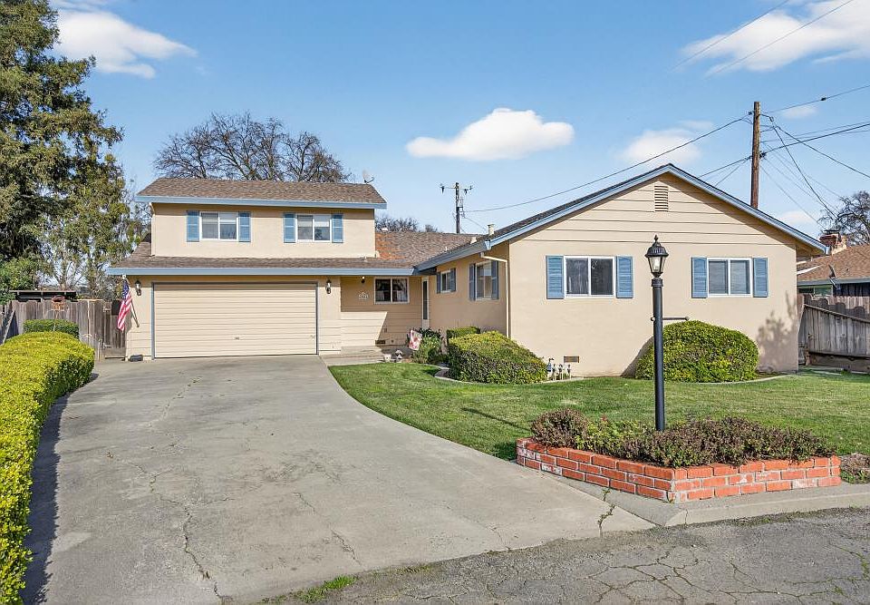 1st image of 42064 Sycamore Way