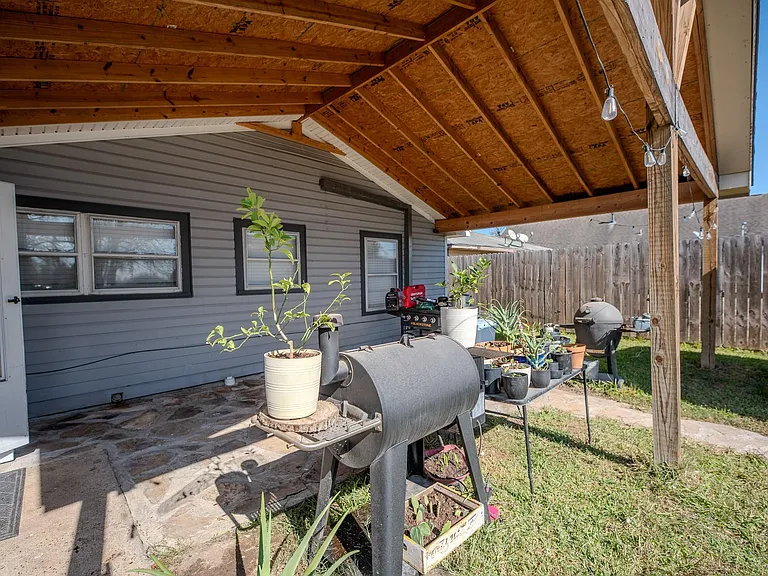 505 Cypress Ave — Photo 15