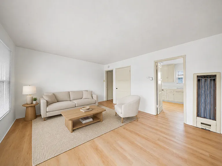 2919-2925 Theresa St — Photo 5