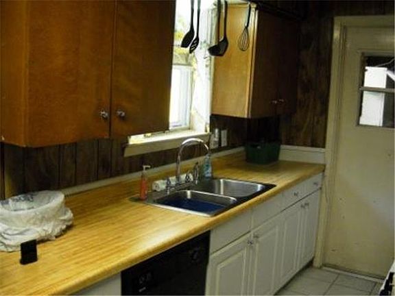 4th image of 2538 Emerald Dr