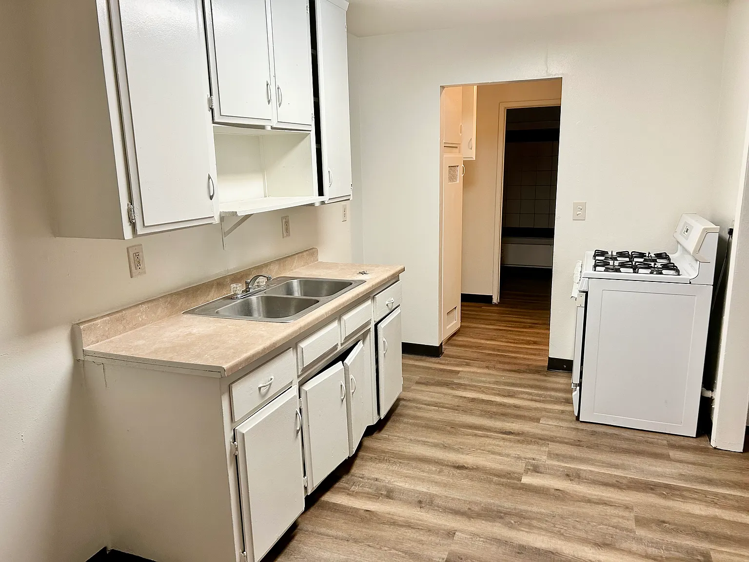 1 bed, 1.0 bath, $950 — Photo 4