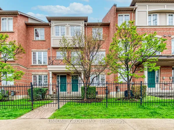 38 Fairview Rd W #16, Mississauga, ON L5B 4J8