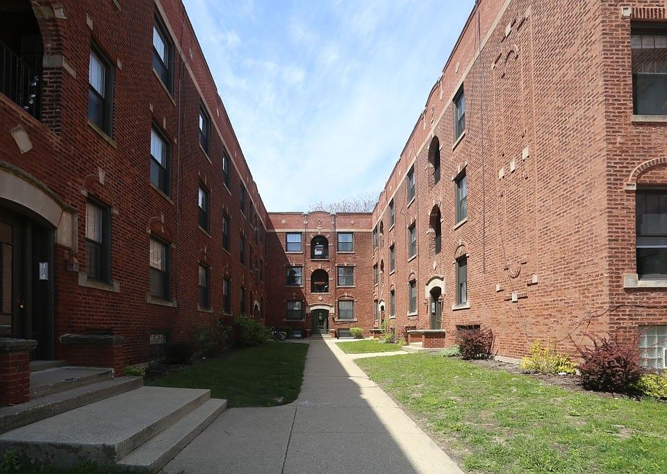 1st image of 2886 N Clark St #Iggarden
