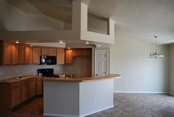 2nd image of 1362 N 14 E