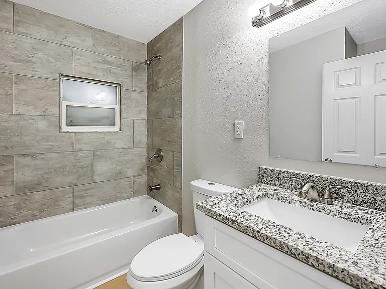 5321 NW 9th Pl — Photo 7
