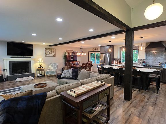 2nd image of 124 Wendover Cir