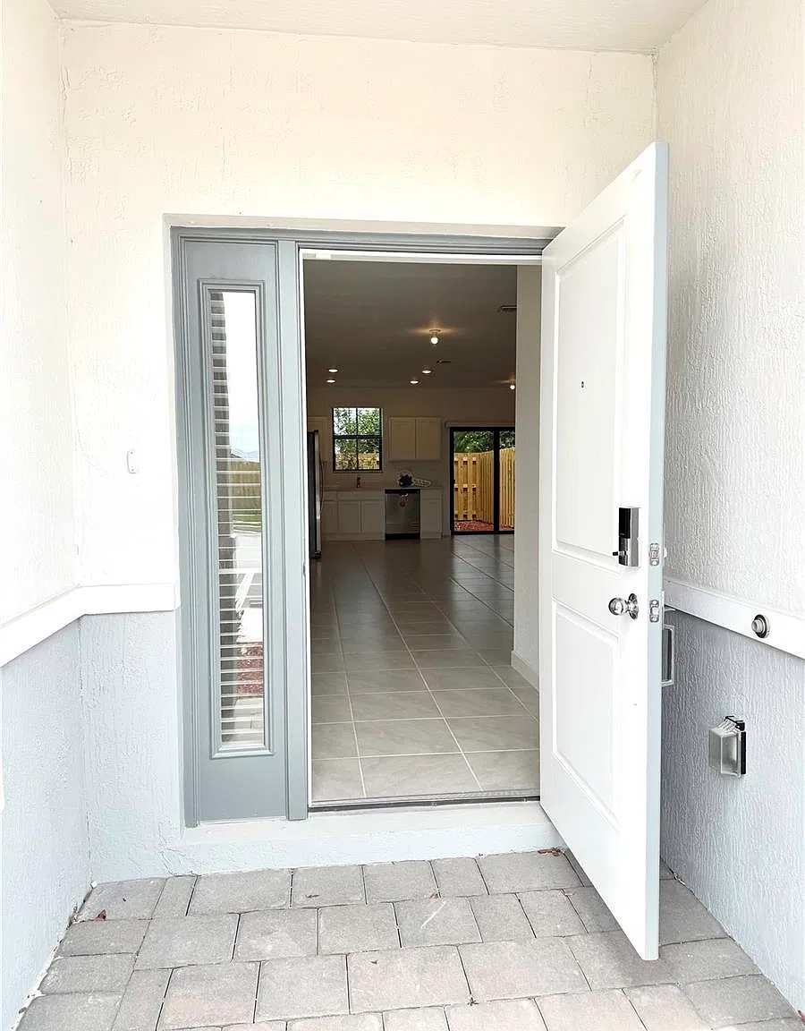 3 bed, 1382 sqft, $3,000 — Photo 4