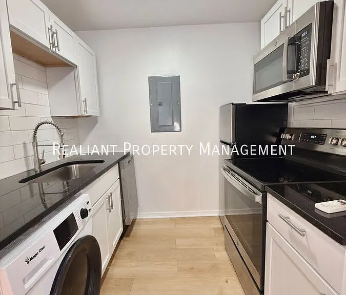 139 E Clifton Ave #139E301 — Photo 2