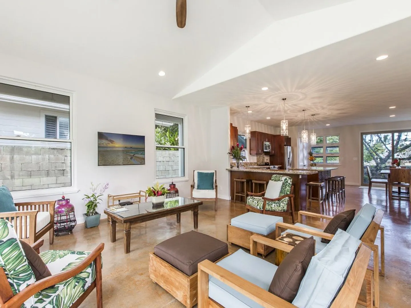 Beautiful Tropical Home Close to Beach w/Pool, Yard & AC: Hale Nani Lanikai — Photo 3