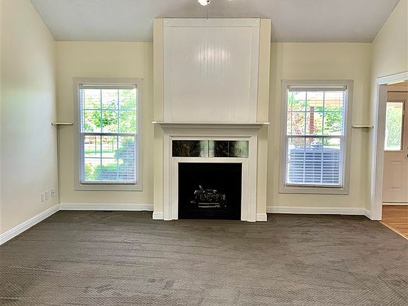 4th image of 166 Greyrock Dr