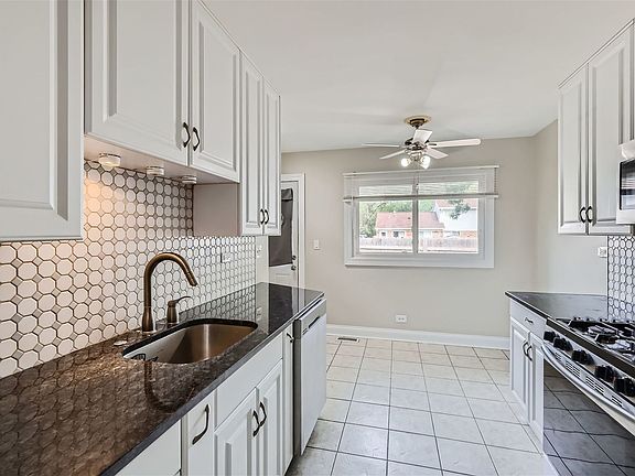 5th image of 1021 Ashton Ct