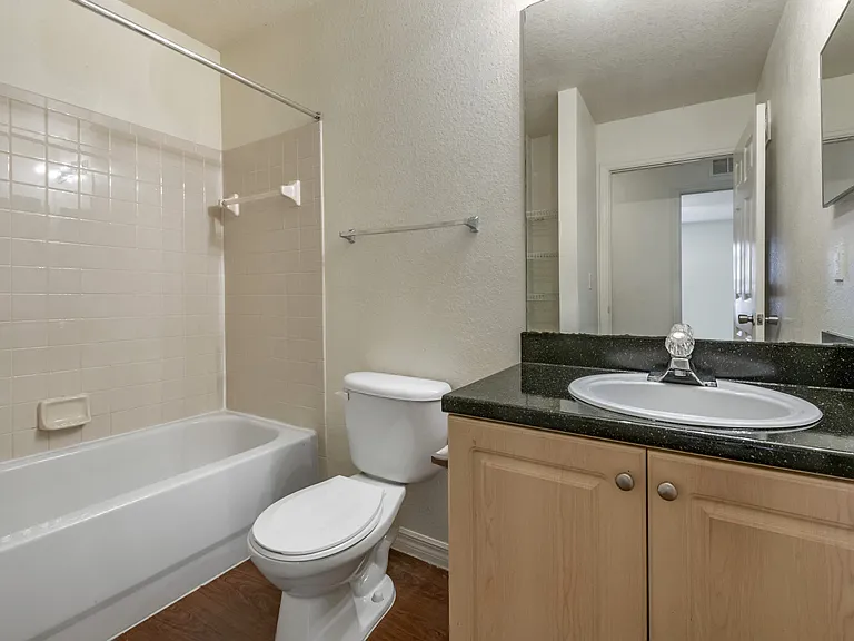 Wexford Apartments — Photo 19