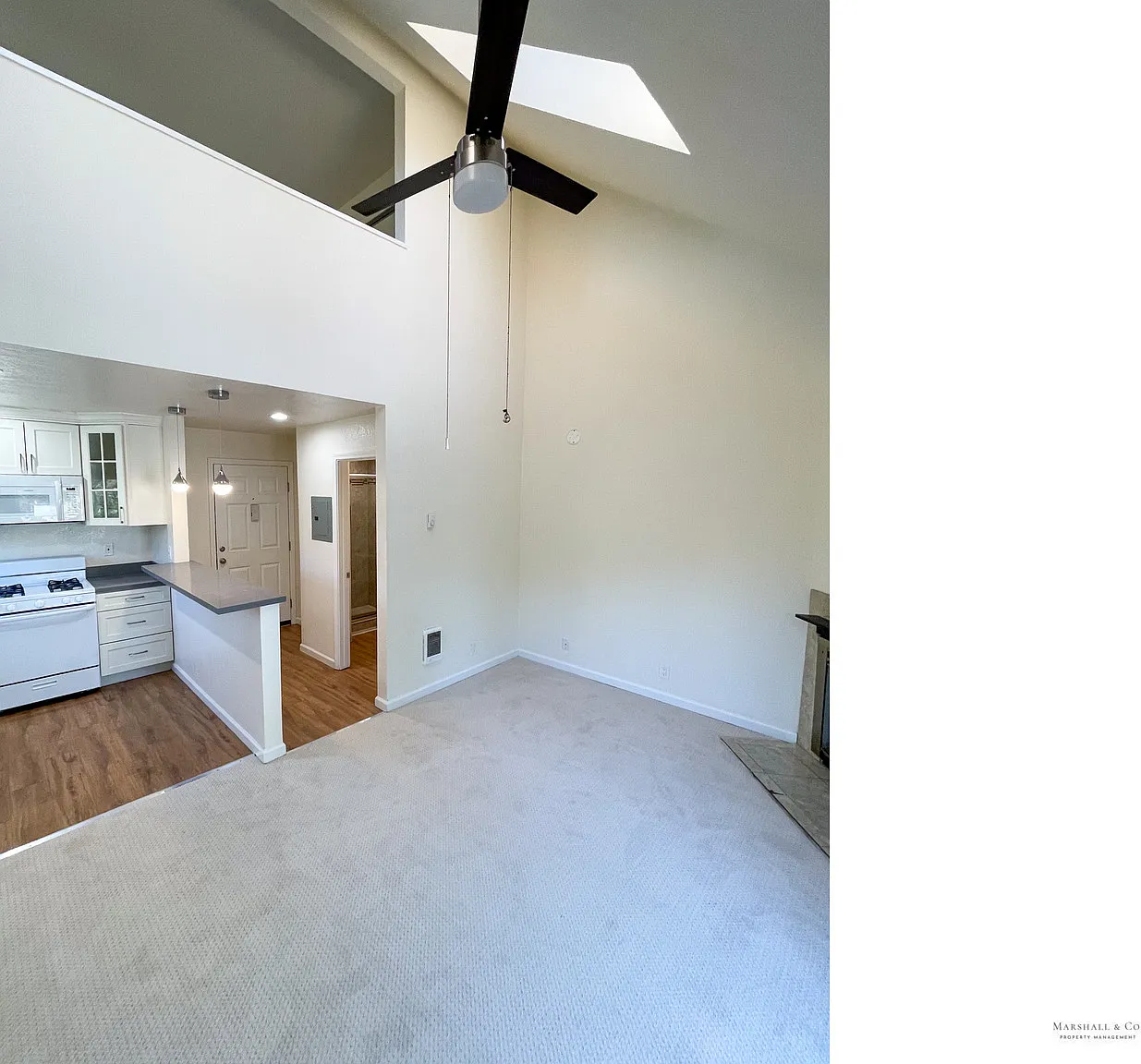 Contemporary 1 bedroom/ 1 bath w/ nature views, private porch, parking, fireplace, — Photo 4
