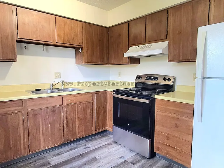 311 S 15th Ave — Photo 3