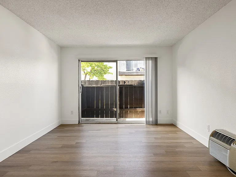 Terre at 989 Peach — Photo 10