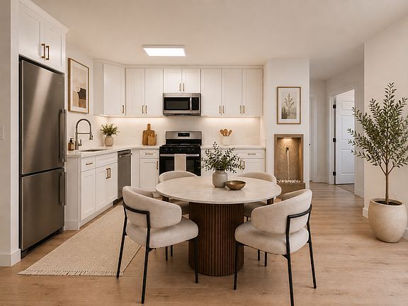 3rd image of 5718 S Manhattan Pl #1/2
