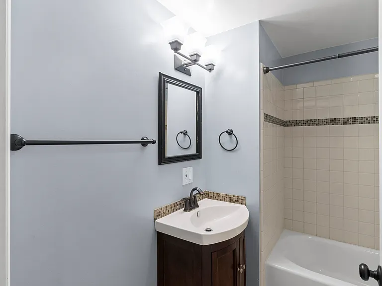 1910 E Southbridge Way — Photo 19