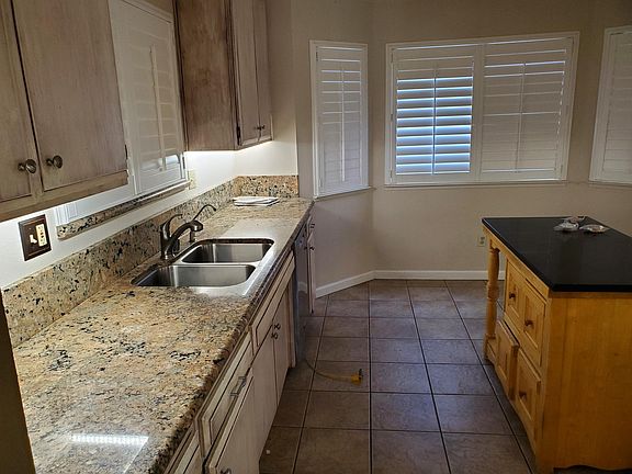 3rd image of 1643 Summer Creek Ln