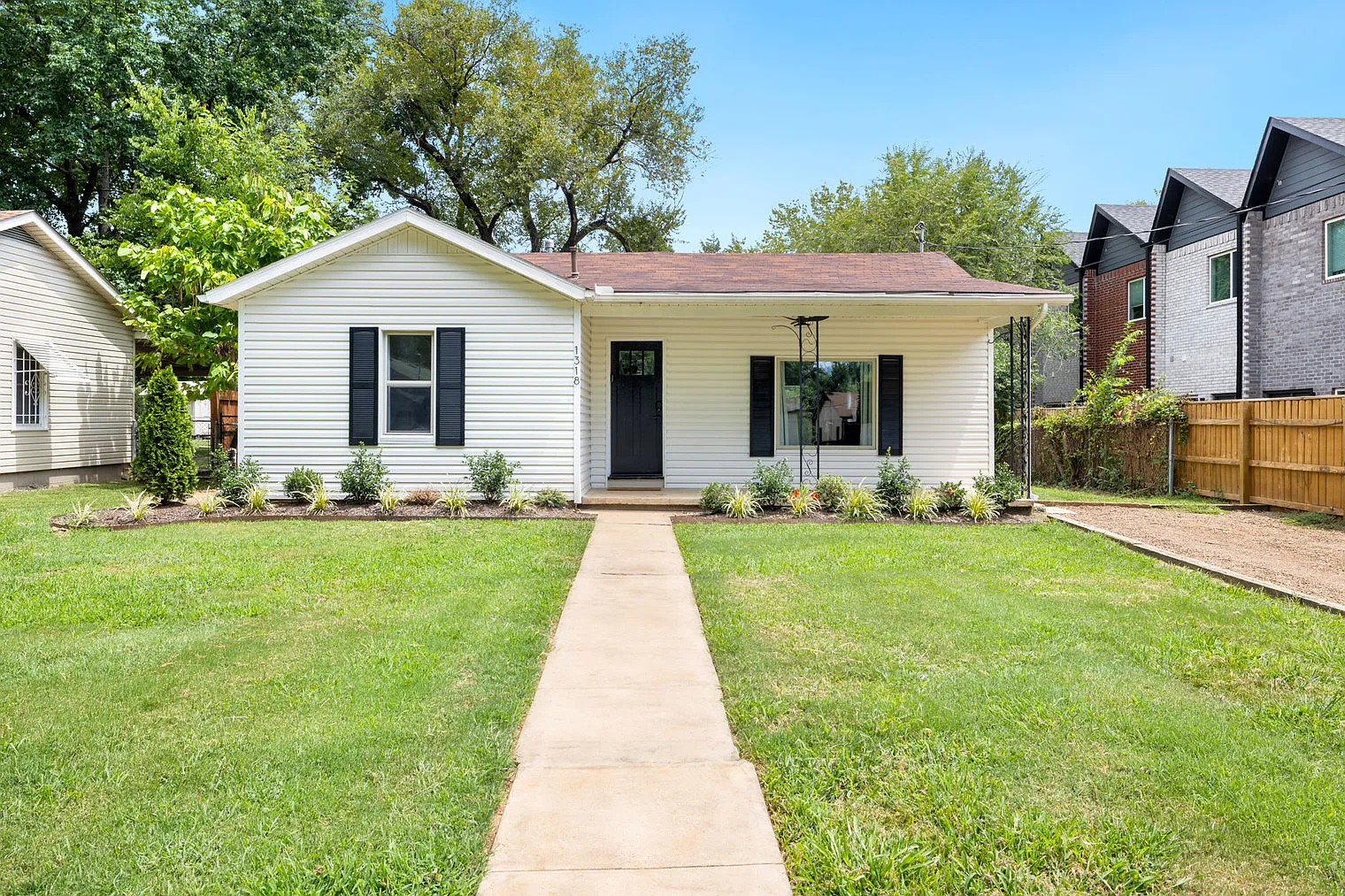 3 bed, 2.0 bath, 1528 sqft, $4,403 — Photo 2