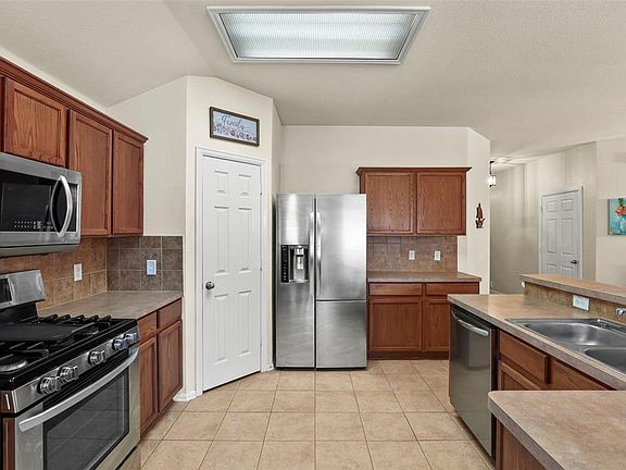 4th image of 3009 Gettysburg Ln