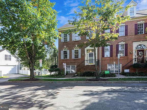 2nd image of 402 Longhorn Cres