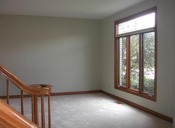 4th image of 8829 Chateau Dr
