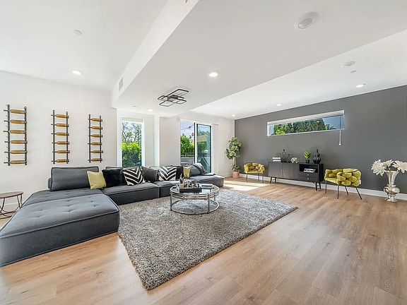 3rd image of 4637 Laurel Canyon Blvd #1