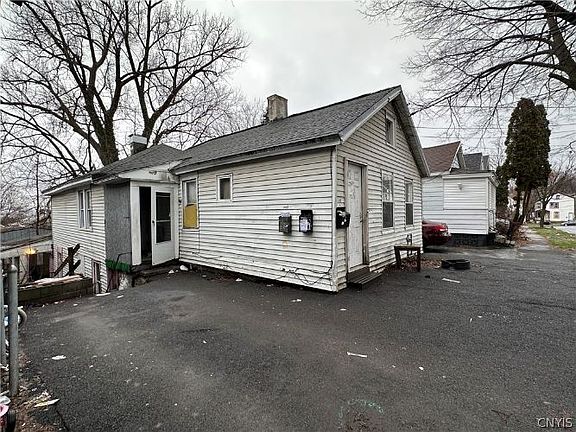 4th image of 139 Steuben St