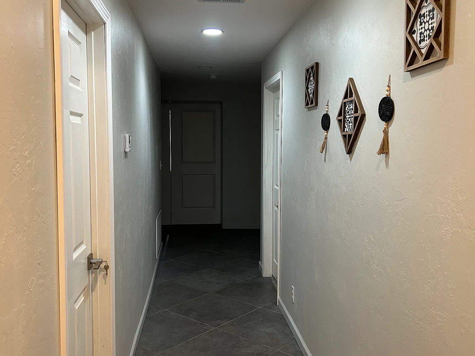 8 bed, 3400 sqft, $3,200 — Photo 4