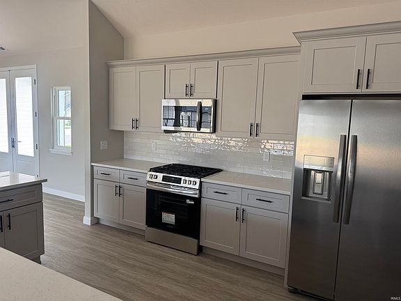 5th image of 2095 Maple Leaf Dr