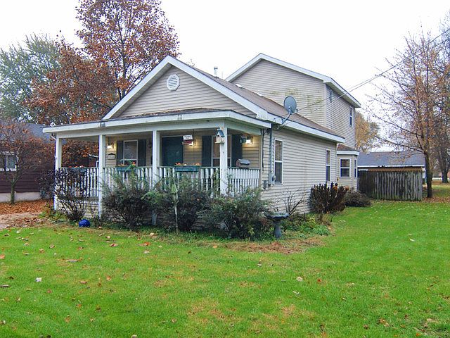 1st image of 1045 E 1st St