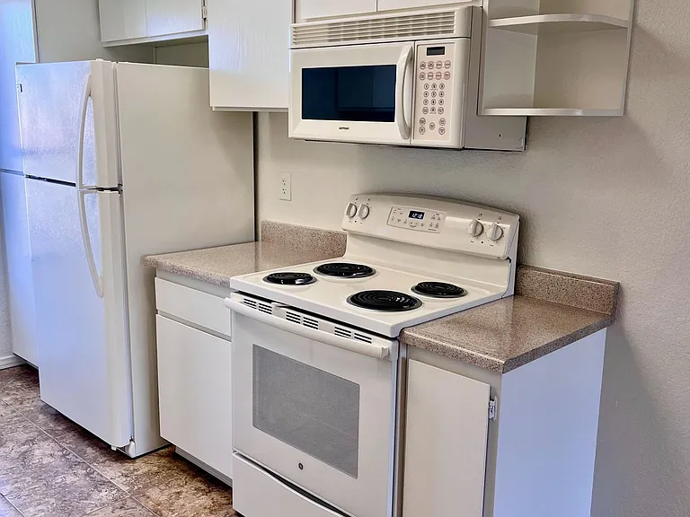 Royal Oaks Apartments in Bermuda Dunes — Photo 6